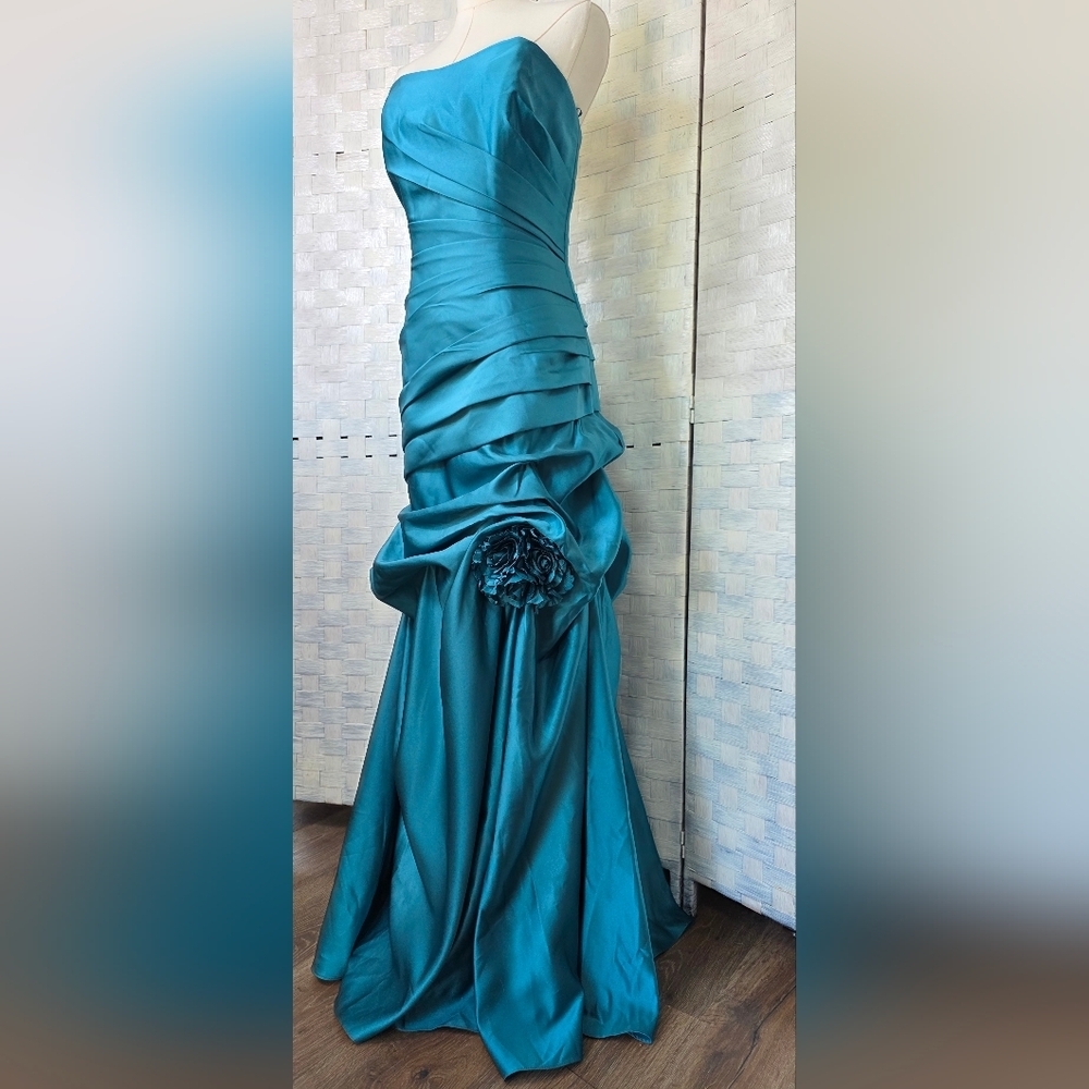ALLURE BRIDAL GOWN
